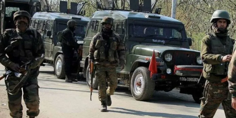 കശ്മീരിൽ സൈന്യവും ഭീകരരും തമ്മില്‍ ഏറ്റുമുട്ടല്‍; മൂന്ന് സൈനികര്‍ക്കുകൂടി വീരമൃത്യു
