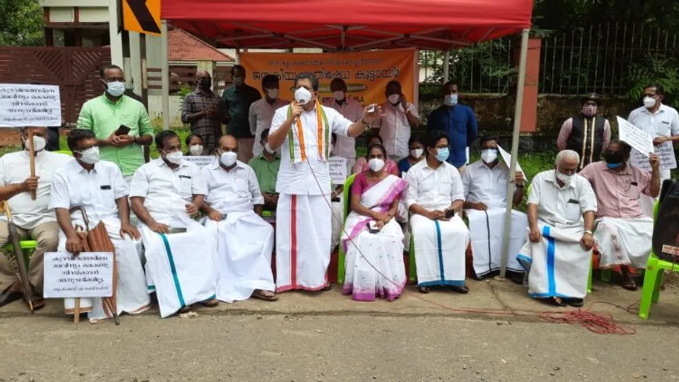 കോഴായിലെ മാലിന്യ സംസ്കരണ പ്ലാന്‍റിനെതിരായ പ്രതിഷേധം ജ്വലിക്കുന്നു; മാലിന്യ പ്ലാന്‍റ് സ്ഥാപിക്കാനുള്ള നീക്കം സര്‍ക്കാര്‍ ഉത്തരവിലൂടെ പിന്‍വലിക്കണം - മോന്‍സ് ജോസഫ് എംഎല്‍എ