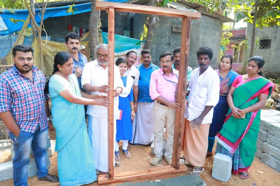 വണ്ണപ്പുറം സര്‍വ്വീസ്‌ സഹകരണ ബാങ്ക്‌ പണിതു നല്‍കുന്ന വീടിന്റെ കട്ടിള വയ്‌പ്‌ ചടങ്ങ്