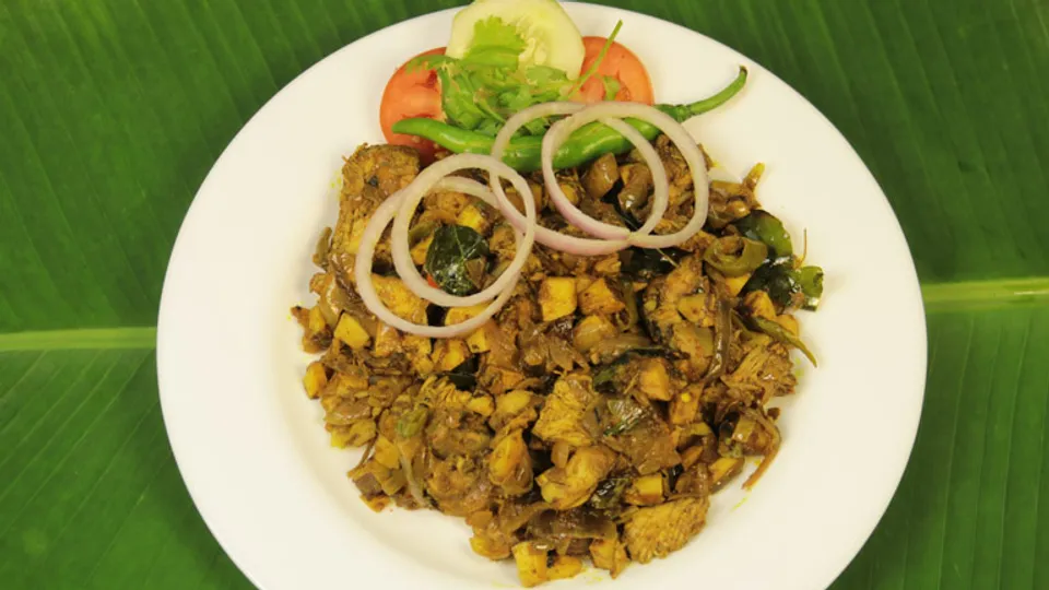 ചിക്കന്‍ ഫ്രൈയും കറിയും മടുത്തവര്‍ ഇതൊന്ന് പരീക്ഷിച്ചു നോക്കൂ..ചതച്ച ഇറച്ചി തോരന്‍