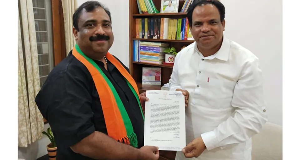 നാർകോട്ടിക് ജിഹാദിനെ സംബന്ധിച്ച് എന്‍ഐഎ സമഗ്ര അന്വേഷണം നടത്താനുള്ള നടപടികൾ സ്വീകരിക്കണം എന്നാവശ്യപ്പെട്ട് കേന്ദ്ര ന്യൂനപക്ഷകാര്യ സഹമന്ത്രി ജോൺ ബർലക്ക് ബിജെപി മൈനോരിറ്റി മോർച്ച നിവേദനം നൽകി