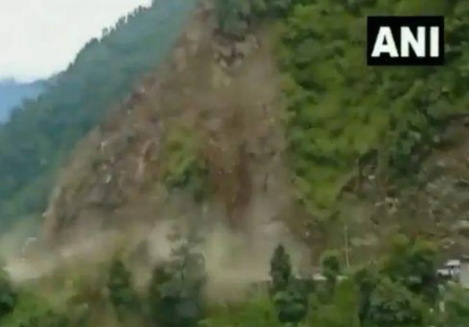 ഉത്തരാഖണ്ഡില്‍ കനത്തമഴ; മണ്ണിടിച്ചിലില്‍ ബദരീനാഥ് ദേശീയ പാതയില്‍ ഗതാഗതം തടസ്സപ്പെട്ടു