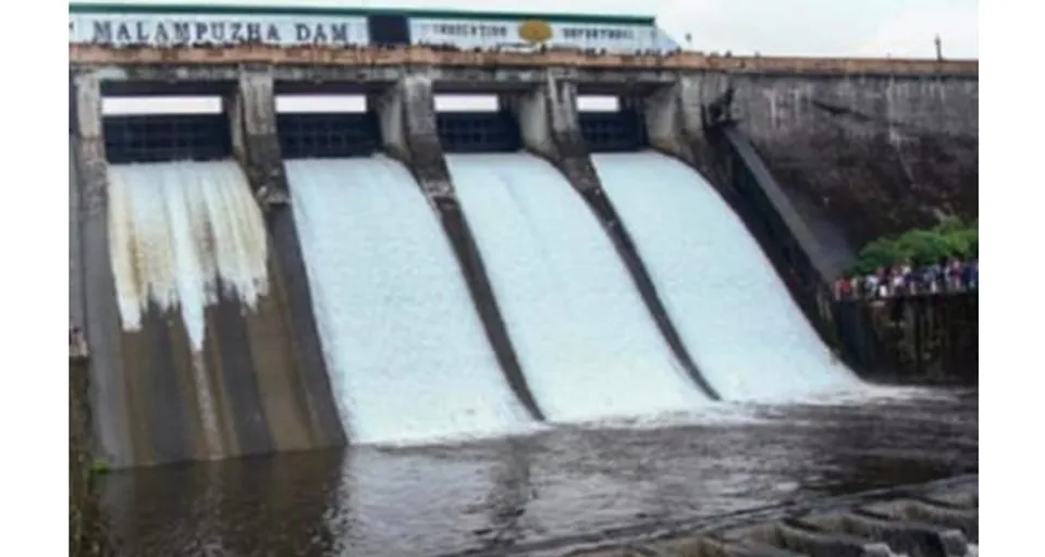 ശക്തമായ മഴയെ തുടർന്ന് ജലനിരപ്പ് ഉയർന്ന സാഹചര്യത്തിൽ മലമ്പുഴ ഡാമിന്‍റെ ഷട്ടറുകള്‍ തുറന്നു
