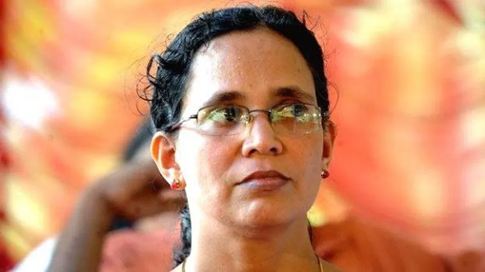 വ്യാജ ആരോപണം ഉയർത്തി തന്നെ അപകീർത്തിപ്പെടുത്താൻ ശ്രമിച്ചു എന്നാരോപിച്ച് സിപിഎം സംസ്ഥാന സെക്രട്ടറി എം വി ഗോവിന്ദനെതിരെ കെ കെ രമ എംഎൽഎയുടെ  വക്കീൽ നോട്ടീസ്