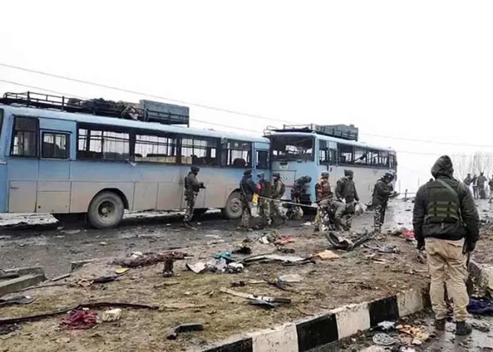 40 സൈനികരുടെ ജീവന്‍ അപഹരിച്ച പുല്‍വാമയിലെ ഭീകരാക്രമണത്തെക്കുറിച്ച് സത്യപാല്‍ മാലിക്ക് പറഞ്ഞത് ശരിയാണെന്ന് മുന്‍ കരസേന മേധാവി ശങ്കര്‍ റോയ് ചൗധരിയും സാക്ഷ്യപ്പെടുത്തിയിരിക്കുന്നു ! ഇനിയും കേന്ദ്രത്തിനും പ്രധാനമന്ത്രിക്കും മൗനം തുടരാനാകുമോ ? രാജ്യരക്ഷയെക്കുറിച്ചും രാജ്യസ്നേഹത്തെക്കുറിച്ചും എപ്പോഴും പറഞ്ഞുകൊണ്ടിരിക്കുന്നവര്‍ ഇതുപോലൊരു വീഴ്ചയുടെ കാര്യത്തില്‍ മൗനം തുടരുന്നതു ശരിയോ ? - മുഖപ്രസംഗത്തില്‍ ജേക്കബ് ജോര്‍ജ്‌