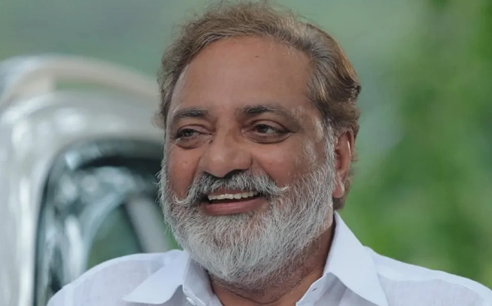 വിപ്ലവത്തിന്റെ ലൈൻ പലതാണ്; ലെനിന്റെ ലൈൻ അല്ലല്ലൊ മാവോയുടെ ലൈൻ, ചെഗുവേരയുടെ ലൈൻ അല്ലല്ലൊ യെച്ചൂരിലൈൻ, വിപ്ലവതന്ത്രങ്ങളെപ്പറ്റി വിനു വി ജോണിനൊക്കെ എന്തറിയാം ! കളിച്ചത് ബിജെപി മന്ത്രിയുടെ വാർത്ത വിൽക്കുന്ന കടയിലാണ്-ഏഷ്യാനെറ്റ് ന്യൂസ് ഓഫീസിലേക്ക് നടന്ന എസ്.എഫ്.ഐ പ്രതിഷേധത്തെ പരിഹസിച്ച് ജോയ് മാത്യു