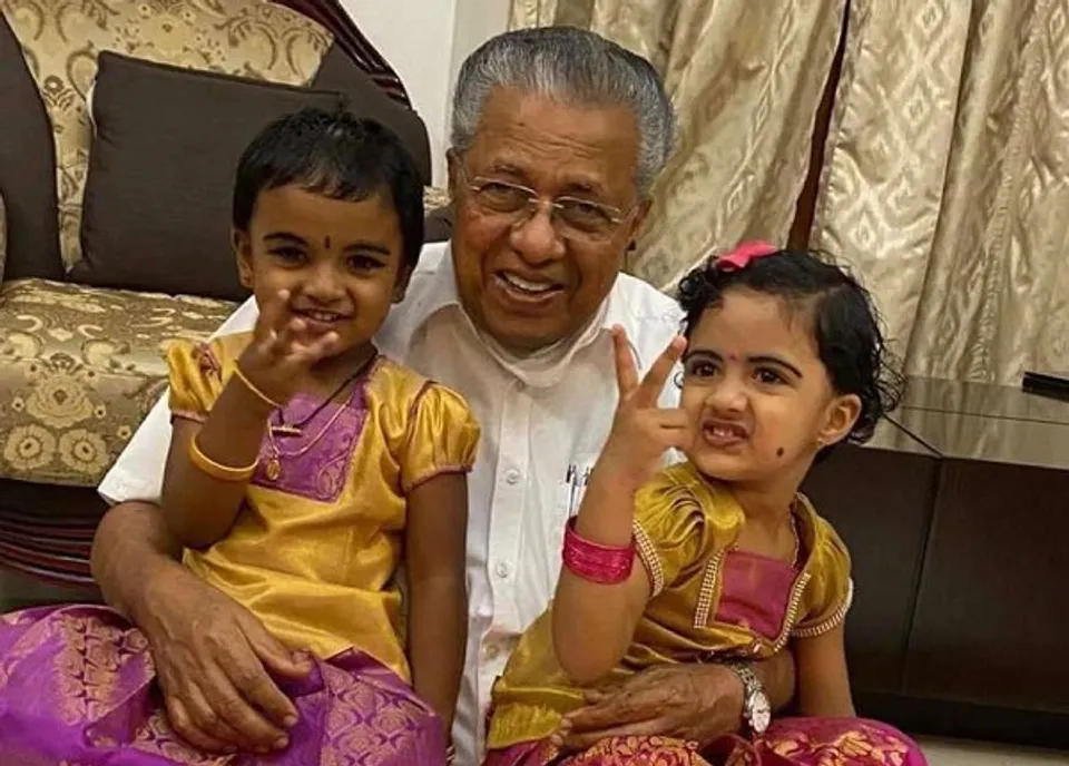 മടിയില്‍ രണ്ടു കുട്ടികള്‍; ചമ്രം പടിഞ്ഞിരുന്ന് ചിരിയോടെ മുഖ്യമന്ത്രിയും; മുഹമ്മദ് റിയാസ് പങ്കുവെച്ച ആ ചിത്രത്തിന് പിന്നില്‍