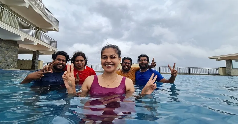 സോഷ്യൽമീഡിയയിൽ വൈറലായി സുഹൃത്തുക്കൾക്കൊപ്പം സ്വിമ്മിങ്‌പൂളിൽ ഉല്ലസിക്കുന്ന അനുശ്രീ