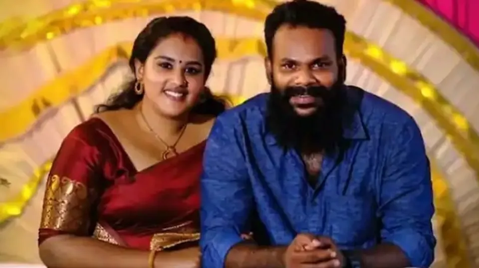 കേരള സമൂഹത്തിന് നൊമ്പരമായി അനുപമ എന്ന അമ്മയുടെ വിലാപം; ഭരണകക്ഷിയായ സി.പി.എമ്മിന്‍റെ ഏതോ കോണുകളില്‍ ഒളിപ്പിച്ചു വെയ്ക്കാന്‍ ശ്രമിച്ച ഗൂഢാലോചനയുടെ ഉള്ളറകളിലേയ്ക്ക് വിരല്‍ ചുണ്ടുകയാണ് അനുപമയുടെ കണ്ണുനീരില്‍ കുതിര്‍ന്ന പ്രതിഷേധം. സാമൂഹ്യനീതിയും സ്ത്രീയുടെ അവകാശങ്ങളും ഉയര്‍ത്തിപ്പിടിക്കാന്‍ കെല്‍പ്പുള്ള ഒരു സമൂഹം തന്നെയാണു കേരളത്തിലുള്ളതെന്ന് അനുപമയുടെ കഥ ചൂണ്ടിക്കാട്ടുന്നു-മുഖപ്രസംഗത്തില്‍ ജേക്കബ് ജോര്‍ജ്