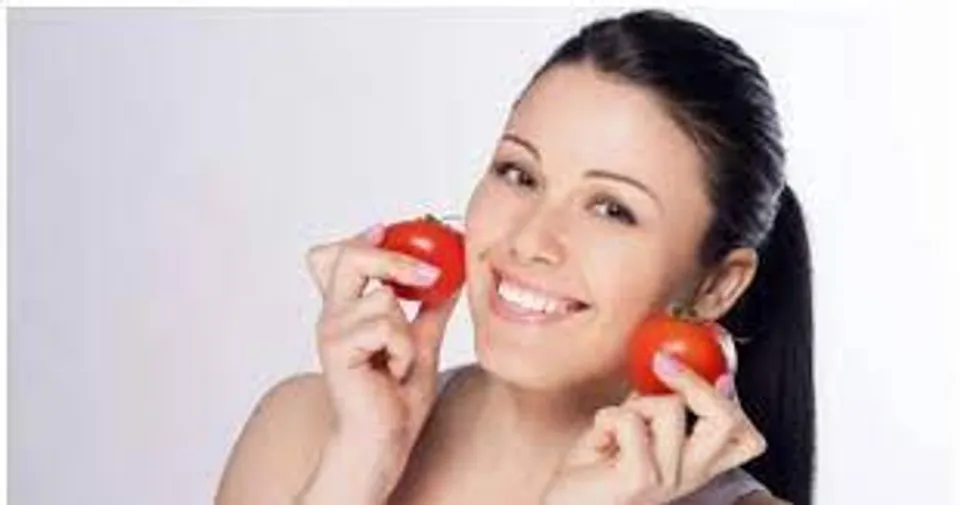 മുഖസൗന്ദര്യത്തിന് തക്കാളി രണ്ട് രീതിയിൽ ഉപയോ​ഗിക്കാം;അവ ഏതൊക്കെയാണെന്ന് നോക്കാം..