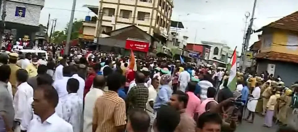 രാഹുല്‍ ഗാന്ധിയുടെ ഓഫീസ് എസ്എഫ്‌ഐ പ്രവര്‍ത്തകര്‍ അക്രമിച്ചതില്‍ പ്രതിഷേധം; വയനാട്ടില്‍ കൂറ്റന്‍ പ്രകടനവുമായി കോണ്‍ഗ്രസ്! വന്‍ പൊലീസ് സന്നാഹം