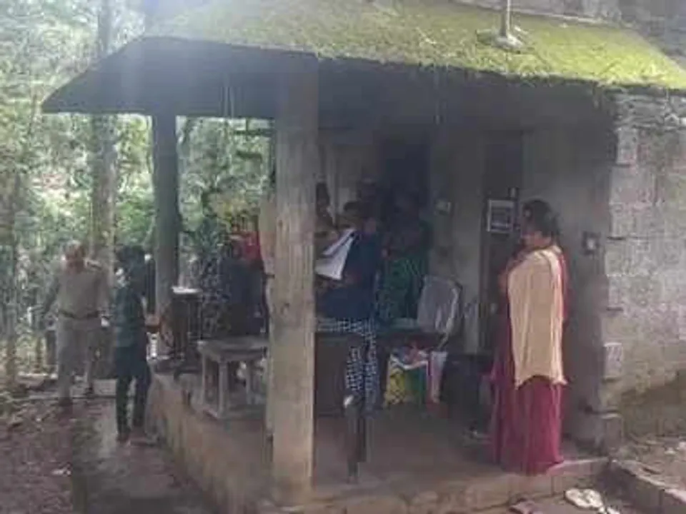 ചേനയാണെന്ന് കരുതി വാക്കത്തികൊണ്ട് വെട്ടിപ്പൊളിച്ചു; വീട്ടുമുറ്റത്ത് കിടന്ന പന്നിപ്പടക്കം പൊട്ടിത്തെറിച്ച് യുവതിക്ക് ഗുരുതര പരിക്ക്, ഇടതു കൈപ്പത്തി ചിതറിത്തെറിച്ചു, കാഴ്ച നഷ്ടമായി, മുടി കത്തിക്കരിഞ്ഞ നിലയിൽ