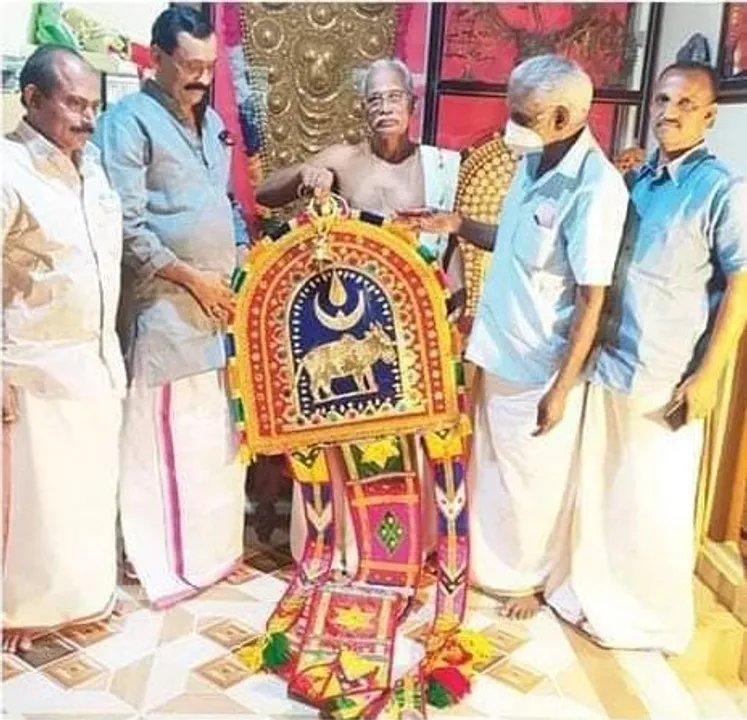 ഏറ്റുമാനൂരിൽ മാർച്ച് 3ന് ഉത്സവക്കൊടിയേറ്റം ; കൊടിക്കൂറയുടെയും സ്വർണ്ണത്തിൽ തീർത്ത കൂവളത്തിലമാലയുടെയും നിർമ്മാണം പൂർത്തിയായി