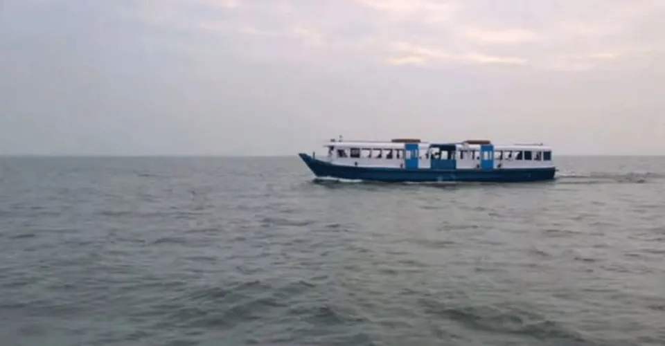 വേമ്പനാട്ടു കായൽ സൗന്ദര്യവും പാതിരാമണലിന്റെ പച്ചപ്പും ആസ്വദിച്ചു യാത്ര ചെയ്യാൻ തയാറാണോ? ഇരുവശത്തേക്കുമായി 80 രൂപയ്ക്കു പാതിരാമണൽ കണ്ടു വരാം !