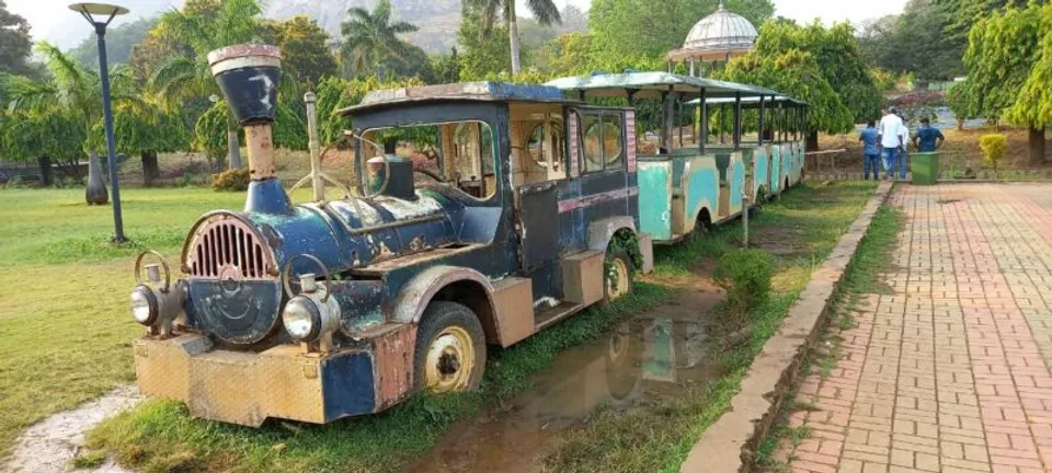 ഒരു കാലത്ത് വിനോദ സഞ്ചാരികളുടെ ഹരമായിരുന്ന മലമ്പുഴ ഉദ്യാനത്തിലെ റോഡ് ട്രെയിൻ ഇനി ഓർമ്മ...