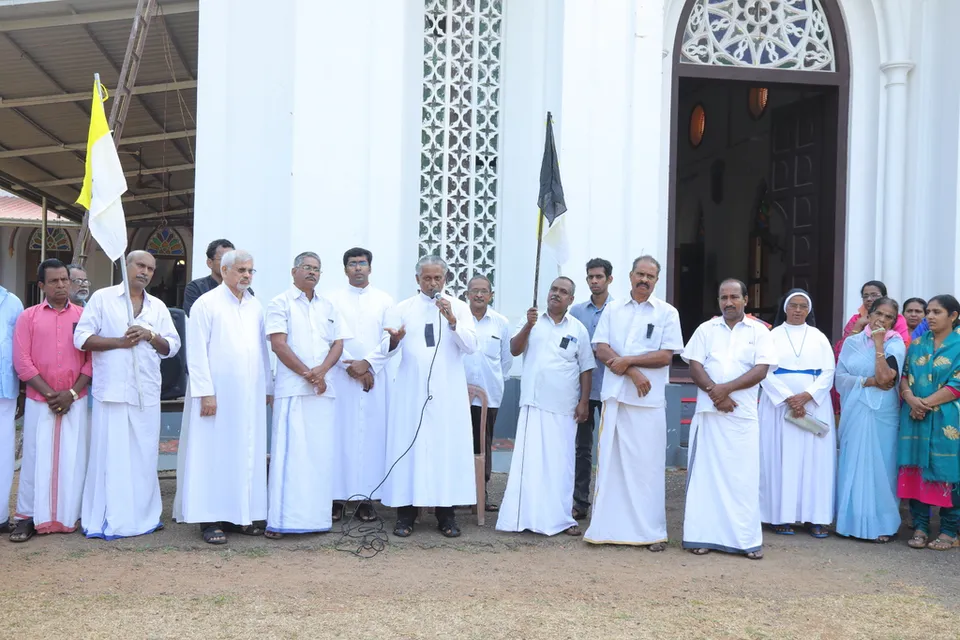 ചർച്ച് ആക്ട് ബില്ലിനെതിരെ മാറിക സെന്റ് ജോസഫ്‌സ് ഫൊറോനാ പള്ളി എകെസിസി യൂണിറ്റ് നടത്തിയ കരിദിനാചരണം വികാരി ഫാ ജെയിംസ് വരാരപ്പിള്ളിൽ ഉത്ഘാടനം ചെയ്തു