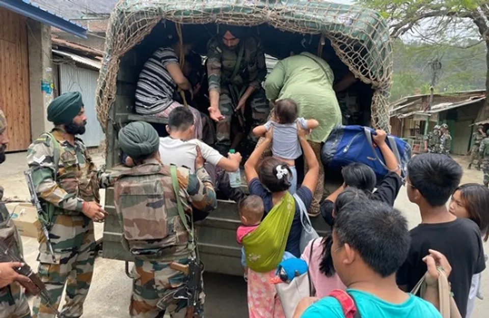 മണിപ്പൂരില്‍ സംഘര്‍ഷബാധിത മേഖലകളില്‍ നിന്ന് 23,000 പേരെ ഒഴിപ്പിച്ചു; വ്യോമനിരീക്ഷണവുമായി സൈന്യം