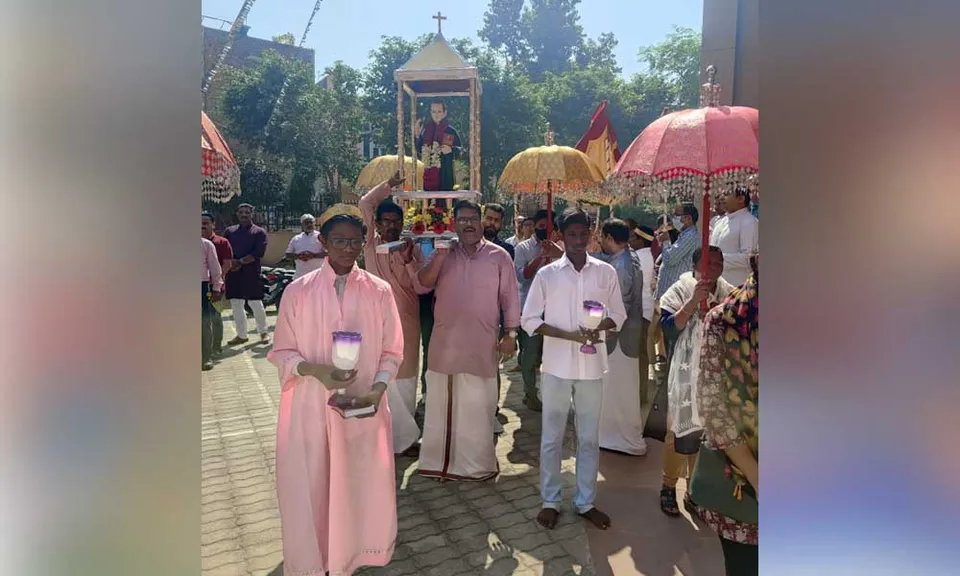 വിശുദ്ധ ആന്റണി മേരി ക്ലാരെറ്റിന്റെ തിരുനാളിനോട് അനുബന്ധിച്ച് ഗുരുഗ്രാം ഫോറോന വികാരിയായ ഫാ. മാത്യു മുണ്ടക്കലിന്‍റെ നേതൃത്വത്തില്‍ വിശുദ്ധന്‍റെ രപം വഹിച്ചുകൊണ്ടുള്ള പ്രദക്ഷിണം നടത്തി