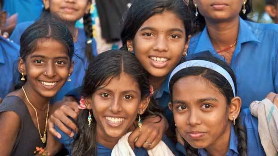 നരേന്ദ്ര മോദിക്ക് ഇന്ത്യൻ പെൺകുട്ടികളുടെ കൈയ്യടി ! 18 വയസ്സിൽ വിവാഹിതരായി , അമ്മയായി ജീവിതം ഹോമിക്കപ്പെടുന്ന പെൺകുട്ടികളെ സംബന്ധിച്ച് ഈ നിയമം പഠിക്കുവാനും ജോലി ലഭിക്കുവാനുമുള്ള സാധ്യത വർദ്ധിപ്പിക്കുന്ന ഒന്നാണ്. കാലത്തിന്റെ ചുവരെഴുത്ത് ഇനിയും വായിക്കാൻ കഴിഞ്ഞില്ലെങ്കിൽ ഇടത് പാർട്ടികളും കോൺഗ്രസുമെല്ലാം ഇന്ത്യൻ രാഷ്ട്രീയ ഭൂമികയിൽ നിന്ന് തുടച്ച് നീക്കപ്പെടുന്ന കാലം വിദൂരമല്ല !- പ്രതികരണത്തിൽ തിരുമേനി