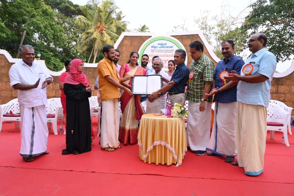 ന്യൂമാഹിയിൽ എം.മുകുന്ദൻ പാർക്ക് തുറന്നു