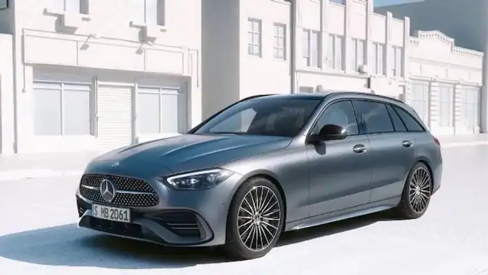 ഒമാനിലേക്കാൾ കൂടുതൽ ബെൻസ് കാറുകൾ വാങ്ങുന്നത് കേരളത്തിൽ. ബെൻസിന് ഇവിടെ വളർച്ച 59ശതമാനം. രാജ്യത്താകെ വളർച്ച 41ശതമാനം മാത്രം. കേരളത്തിലെ സമ്പന്നരെ ലക്ഷ്യമിട്ട് ബെൻസ് പ്രവർത്തനം വ്യാപിപ്പിക്കുന്നു