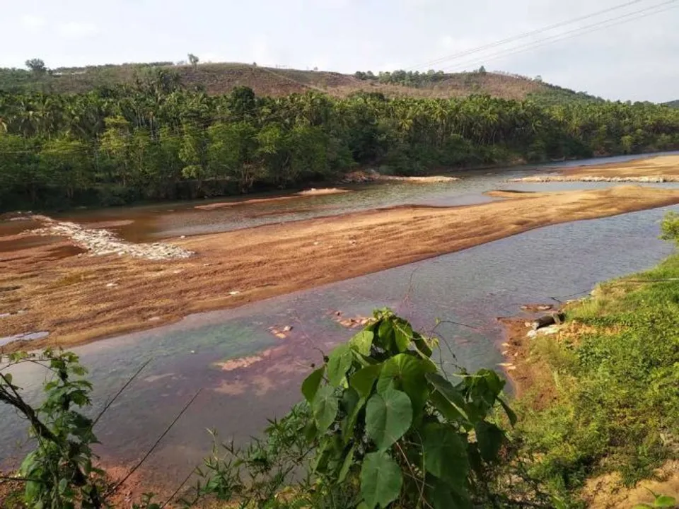 താൽക്കാലിക തടയണയുടെ പ്ലാസ്റ്റിക് അവശിഷ്ടങ്ങൾ പൂർണ്ണമായും നീക്കംചെയ്യണമെന്ന്  ആലൂര്‍  കള്‍ച്ചറല്‍ ക്ലബ്ബ്