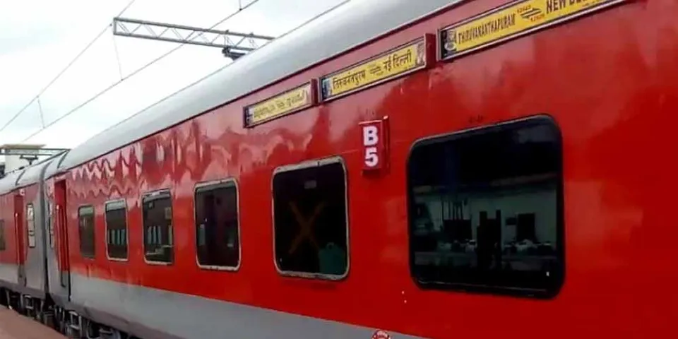 ഇഴഞ്ഞിഴഞ്ഞ് കേരള എക്സ്പ്രസ്സ്‌: നിവേദനം നൽകി ഡൽഹി മലയാളീ കൂട്ടായ്മ