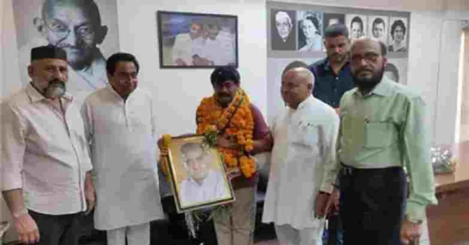 മധ്യപ്രദേശിൽ ബി.ജെ.പിക്ക് വൻ തിരിച്ചടി; മുൻ മന്ത്രി ദീപക് ജോഷി കോൺഗ്രസിൽ ചേർന്നു