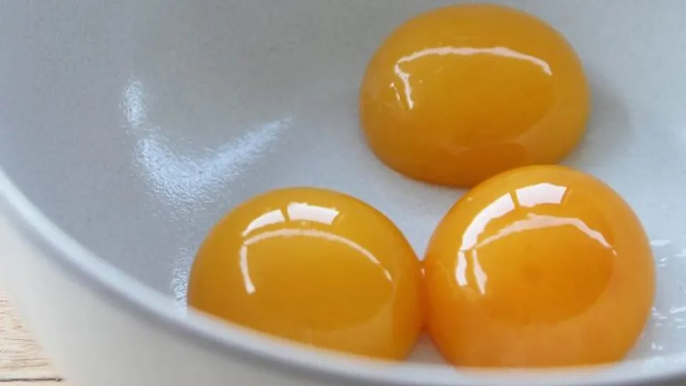 മുട്ടയുടെ മഞ്ഞ ശത്രുവല്ല, മിത്രമാണ്‌ :  മഞ്ഞക്കരു മാറ്റിയ ശേഷം മുട്ട കഴിക്കുന്നത് ​ഗുണം ചെയ്യില്ല ; വൈറ്റമിനുകളുടെയും ഒമേഗ 3 ഫാറ്റി ആസിഡിന്റെയും കലവറ !