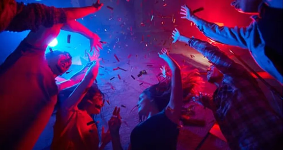 മയക്കുമരുന്നു ലോകത്തെ കൊച്ചുതമ്പുരാന്‍ ബിനീഷ് കൊടിയേരിവരെ വീണപ്പോള്‍ കടത്തിനു പുതുവഴികള്‍ തേടി അധോലോകം ! ആണ്‍ - പെണ്‍ സുഹൃത്തുക്കള്‍ ഒത്തുകൂടിയുള്ള ഗ്രൂപ്പ് ടൂറുകള്‍ സംശയ നിഴലിലേയ്ക്ക് ! ബിനീഷിനും മേലേ പറന്ന 'വിശ്വനാഥന്‍'മാരും ഉടന്‍ കെണിയിലായേക്കും - ദാസനും വിജയനും എഴുതുന്നു !