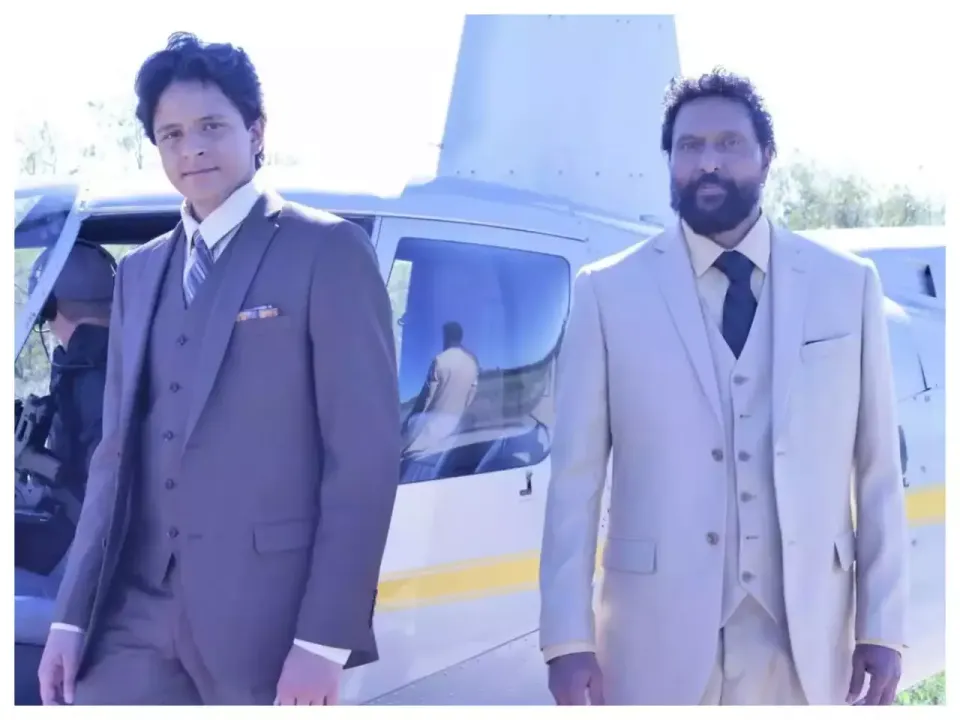 ബാബു ആന്റണിക്കൊപ്പം തിളങ്ങി മകനും; ‘ദ് ഗ്രേറ്റ് എസ്‍കേപ്പ്’ ട്രെയിലർ പുറത്തിറങ്ങി