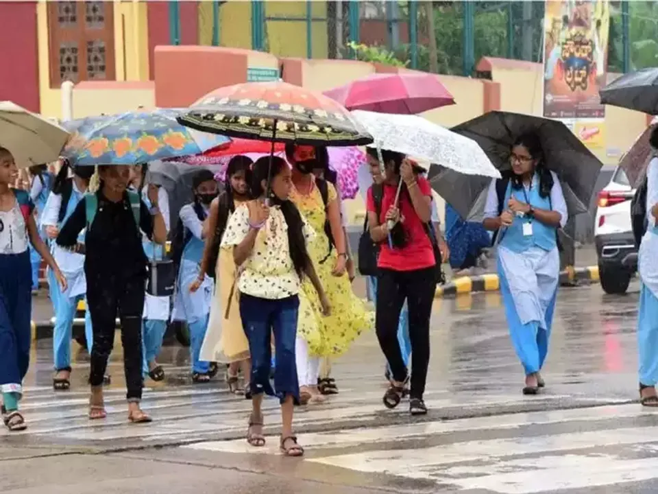 1 മുതൽ 8 വരെ ക്ലാസുകൾ പുനരാരംഭിച്ചു; കുട്ടികളില്ലാതെ മണിപ്പൂരിലെ സ്കൂളുകൾ