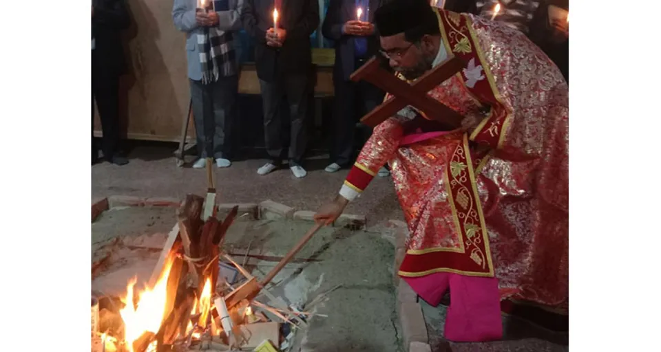 സരിത വിഹാർ സെന്റ് തോമസ് പള്ളിയിൽ തീ ജ്വാല ശുശ്രുഷ നടത്തി