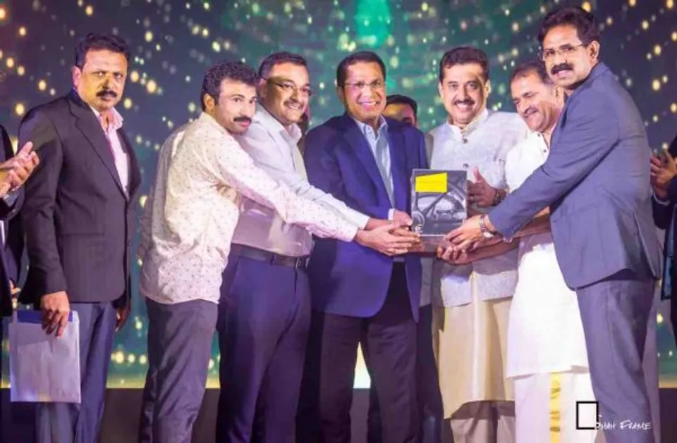 പി.എസ്.എം.ഒ കോളേജ് ഗ്രന്ഥശാലക്ക് ലക്ഷം രൂപയുടെ പുസ്തകങ്ങൾ നൽകി കെ.എം.സി.സി മാതൃകയായി