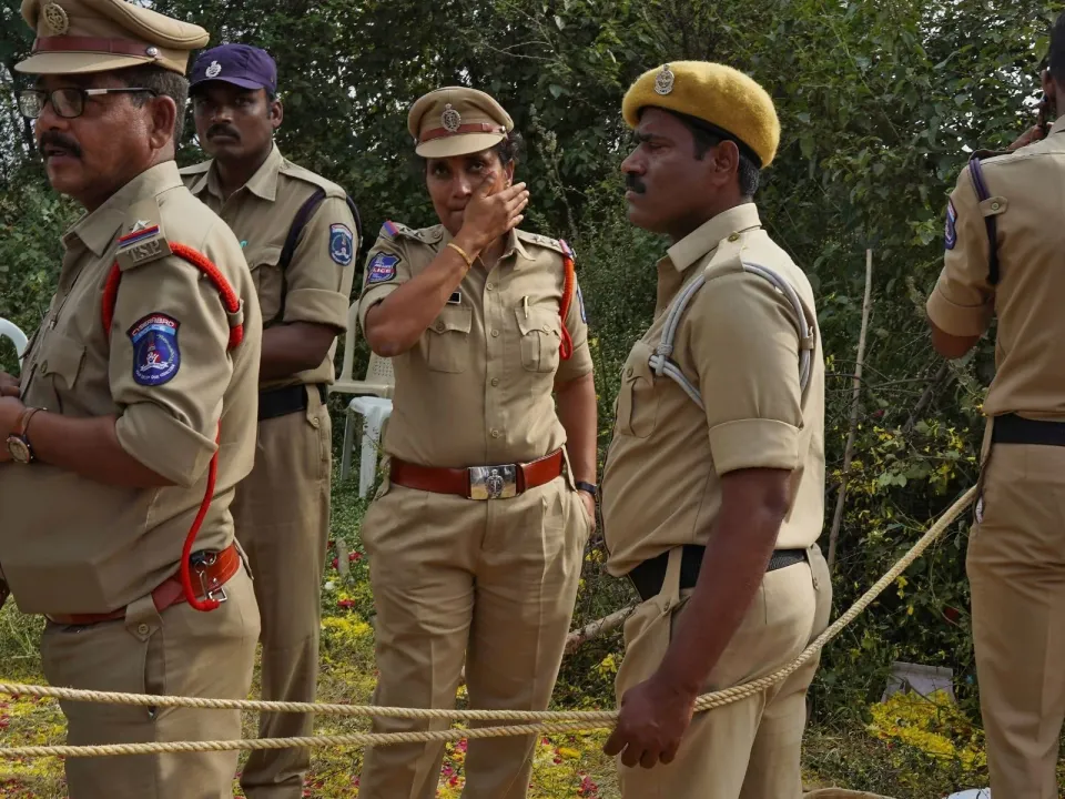 കോവിഡ് വരുമെന്ന് ഭയം: കൂട്ട ആത്മഹത്യയ്ക്ക് ശ്രമം, അമ്മയും കുഞ്ഞും മരിച്ചു