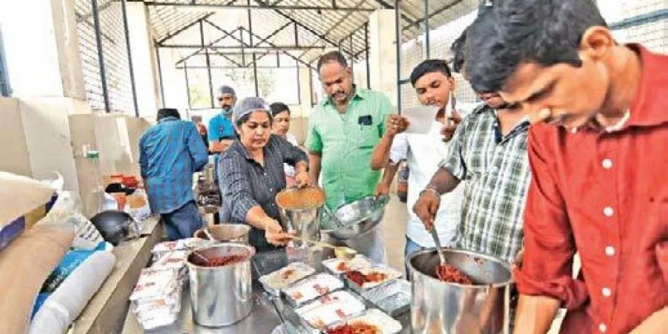 ജില്ലയിലെ ചില സ്ഥലങ്ങളിൽ കമ്മ്യൂണിറ്റി കിച്ചൺ, കമ്മ്യൂണിസ്ററ് കിച്ചൺ ആക്കാൻ സി പി എം ഘടകങ്ങൾ ശ്രമിക്കുന്നു. ഇത് ഒരിക്കലും അനുവദിക്കില്ല.