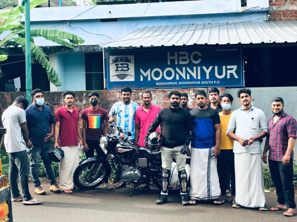 വാക്സിനുകൾ ഞങ്ങളെ കൂടുതൽ അടുപ്പിക്കുന്നു എന്ന സന്ദേശവുമായി കാശ്മീരിലേക്ക്