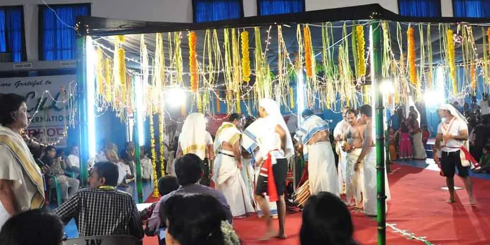 ആറു നൂറ്റാണ്ടോളം പഴക്കം കണക്കാക്കുന്ന ഒരു 'നാടോടി' കലാരൂപമാണ് കണ്യാർകളി. ഇതര നാടോടി കലാരൂപങ്ങളുമായി താരതമ്യം ചെയ്യുമ്പോൾ കണ്യാര്കളിയ്‌ക്ക്‌ അനുഷ്ഠാനേതരമായ ഒരു കലാവതരണ പദ്ധതിയും പരിസരവുമുണ്ട്. കണ്യാർകളിയുടെ കലാമേന്മ... ! (ലേഖനം)