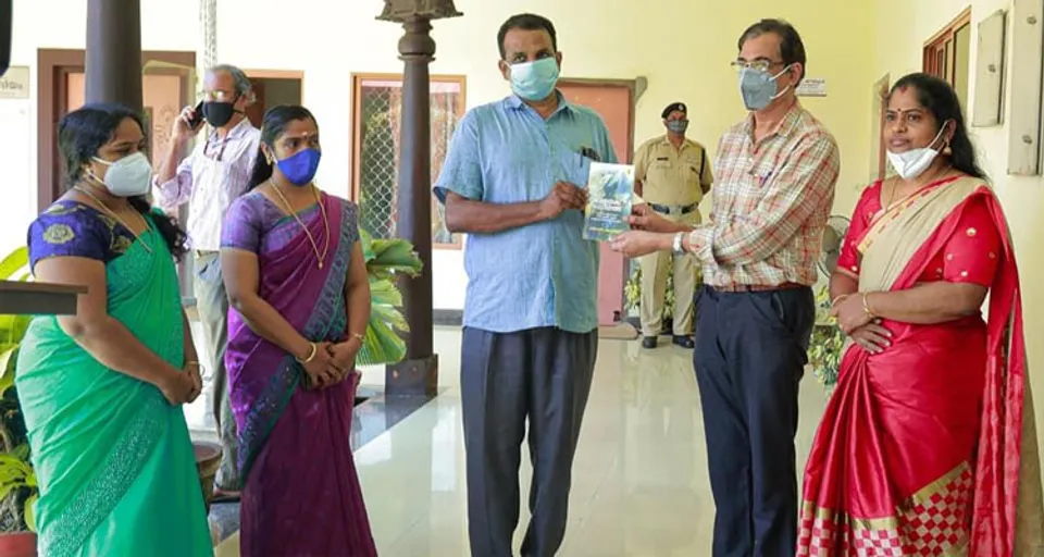 സമസ്യ പബ്ലിക്കേഷൻസ് സ്ത്രീ കൂട്ടായ്മയുടെ ആദ്യ പുസ്തകം എഴുത്തുകാരൻ ഹരിഹരൻ പങ്ങാരപ്പിള്ളിയുടെ 'ഉള്ളുരുക്കപ്പൊയ്ത്ത്' എന്ന ചെറുകഥാ സമാഹാരം പ്രകാശനം ചെയ്തു