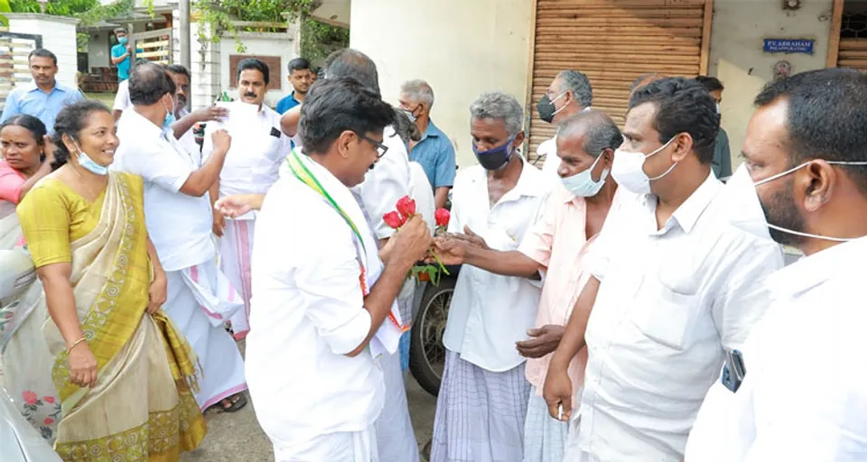 സൈബർ ആക്രമണത്തിന് മറുപടിയുമായി മൂവാറ്റുപുഴയിലെ യുഡിഎഫ് സ്ഥാനാര്‍ഥി മാത്യു കുഴൽ നാടൻ; വികസനം ചർച്ച ചെയ്യാൻ തയ്യാറാകണമെന്ന് എല്‍ഡിഎഫ് സ്ഥാനാര്‍ഥി എൽദോയോട് മാത്യു കുഴല്‍നാടന്‍ ! മാത്യു കുഴല്‍നാടന്‍റെ ഫേസ്ബുക്ക് കുറിപ്പ് ശ്രദ്ധേയമാകുന്നു…