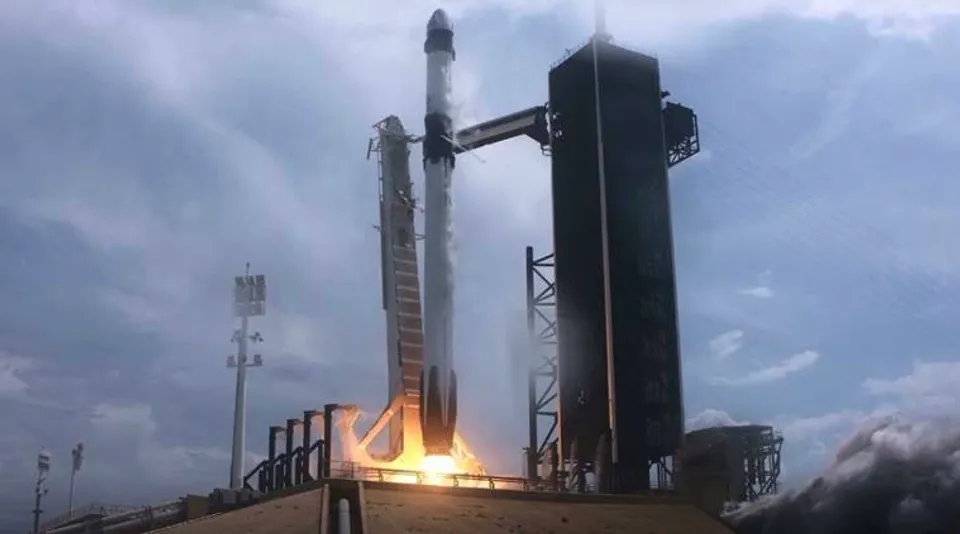 സ്‌പേസ് എക്‌സ് വിക്ഷേപണം വിജയകരം; ഫാല്‍ക്കണ്‍ 9 റോക്കറ്റ് കുതിച്ചുയര്‍ന്നു; വീഡിയോ കാണാം