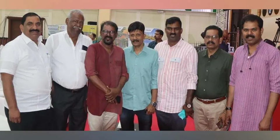 ഹൃസ്വ സന്ദര്‍ശനാര്‍ത്ഥം ബഹ്റൈനിലെത്തിയ പ്രശസ്ത കവിയും എഴുത്തുകാരനുമായ മുരുകന്‍ കാട്ടാക്കടയെ ബഹ്റൈന്‍ ഇടത് പക്ഷകൂട്ടായ്മ നേതാക്കള്‍ സന്ദര്‍ശിച്ചു