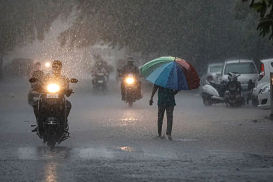മഴക്കാല അപകടങ്ങള്‍ സംഭവിക്കാതിരിക്കാന്‍ ജാഗ്രത; മാര്‍ഗ്ഗനിര്‍ദ്ദേശങ്ങളുമായി മോട്ടോര്‍ വാഹന വകുപ്പ്
