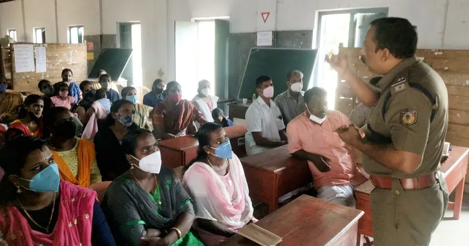 ആ പെൺ കുട്ടിയുടെ ഓൺലൈൻ പഠനം ഇതാണെന്ന് പാവം അച്ഛനമ്മമാർ അറിഞ്ഞില്ല !