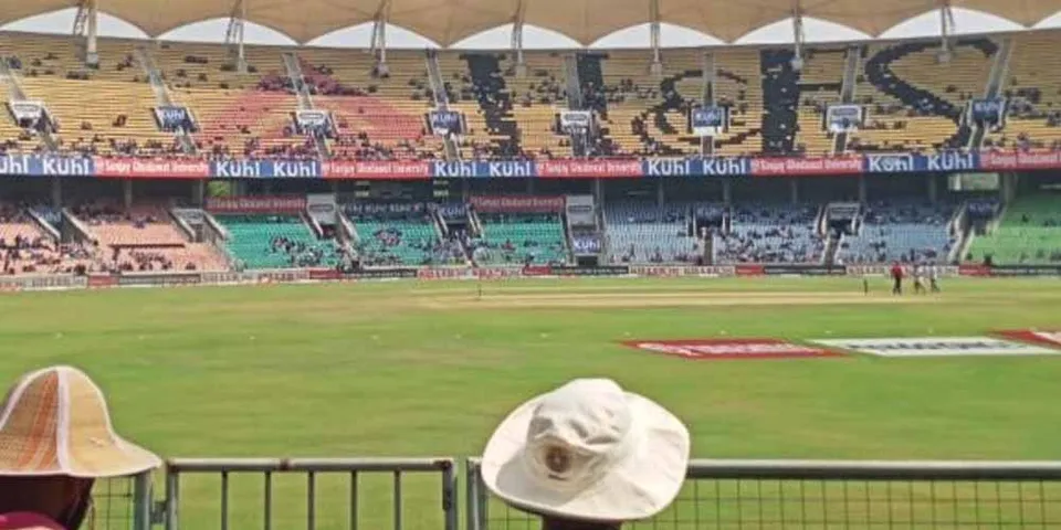 എടുത്താല്‍ പൊങ്ങാത്ത നികുതിയും അതിന്‍റെ പത്തിരട്ടി വരുന്ന ശമ്പളവും മറ്റാനുകൂല്യങ്ങളും നാടിന്‍റെ ശാപമാണ്. കേരളത്തില്‍ വിദേശനിക്ഷേപമില്ല, ഇവിടെയുള്ളത് പുറത്തേക്ക് പോവുകയും ചെയ്യുന്നു. കണക്കില്ലാത്ത നികുതി കാരണം ക്രിക്കറ്റ് കാണാന്‍ പോലും ആളെ കിട്ടിയില്ല. ഇവിടെ ജനം ബാങ്കിലിട്ട പണം പോലും തിരിച്ചു കിട്ടില്ല - അയല്‍ സംസ്ഥാനങ്ങളുടെ വളര്‍ച്ച കാണാതെ പോകരുത് നാം...