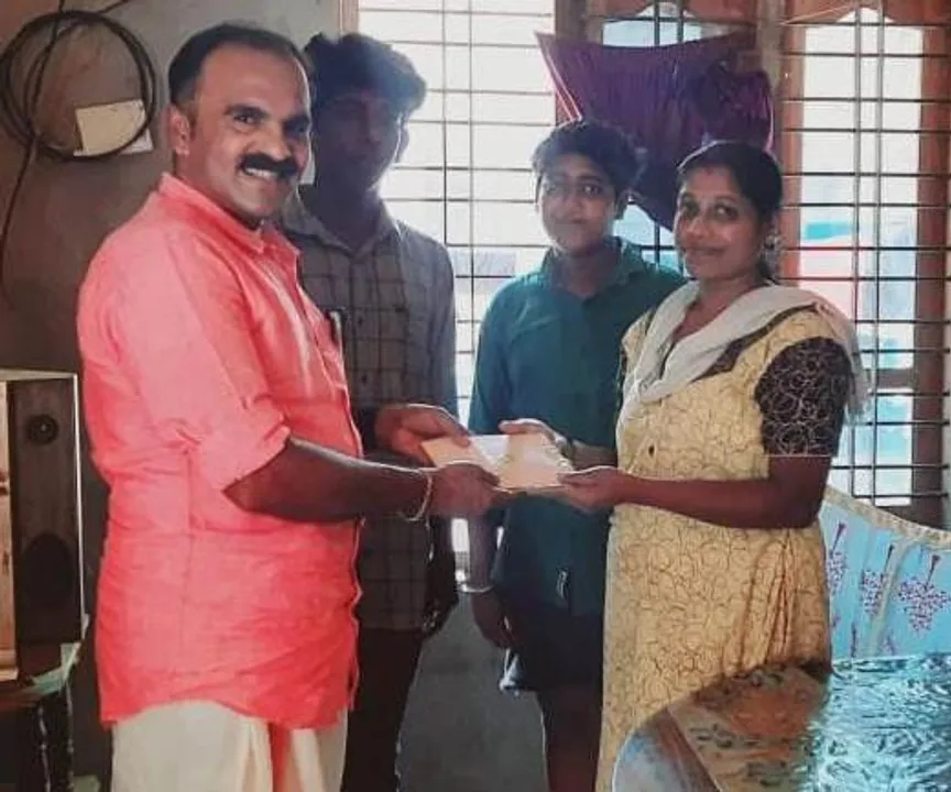 രോഗം മൂലം നാട്ടിലേയ്ക്ക് മടങ്ങിയ പ്രവാസിയ്ക്ക് നവയുഗത്തിന്റെ ചികിത്സസഹായം കൈമാറി