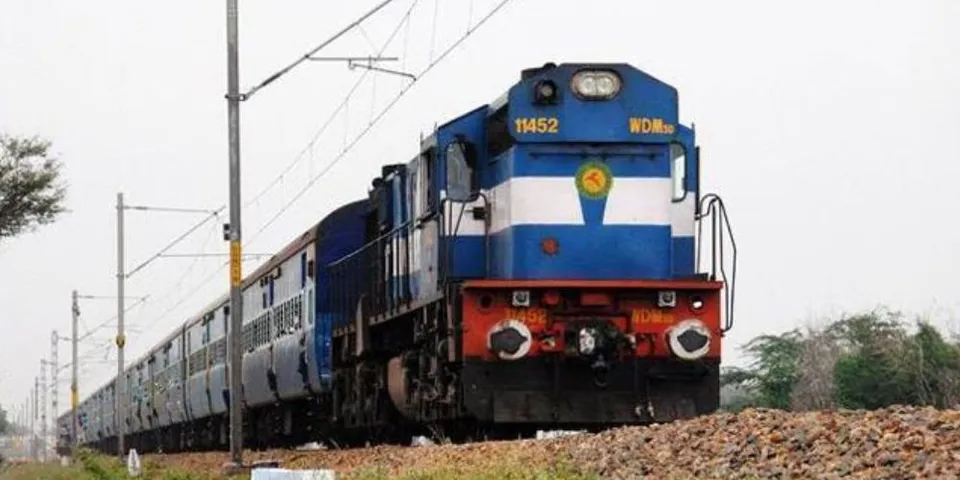 ലൈംഗികാതിക്രമം എതിര്‍ത്ത യുവതിയെ ഓടുന്ന ട്രെയിനിൽ നിന്ന് തള്ളിയിട്ടു