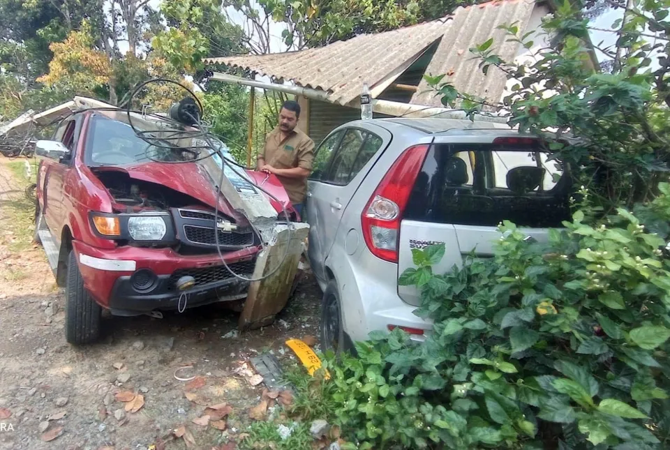 ഡ്രൈവിങ്ങിനിടെ ഡ്രൈവർക്ക് ദേഹാസ്വസ്ഥ്യം; വള്ളക്കടവ്- ആനവിലാസം റൂട്ടില്‍ നിയന്ത്രണംവിട്ട കാര്‍ വൈദ്യുതി പോസ്റ്റിലും മറ്റൊരു കാറിലും ഇടിച്ചു അപകടം