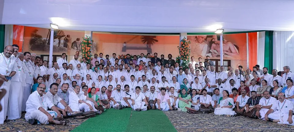 കേരളാ കോണ്‍ഗ്രസ് മാണി വിഭാഗത്തെ മുന്നണിയില്‍ നിന്നു പറഞ്ഞു വിട്ടതു ശരിയായില്ലെന്ന് വ്യക്തമായ ഭാഷയില്‍ത്തന്നെ പറഞ്ഞു വെയ്ക്കുകയായിരുന്നില്ലേ ചിന്തന്‍ ശിബിരം ചെയ്തത് ? ആ തീരുമാനത്തിനു ചുക്കാന്‍ പിടിച്ച അന്നത്തെ നേതാക്കന്മാരുടെ പിഴവുകളിലേയ്ക്കല്ലേ പുതിയ നേതൃത്വം വിരല്‍ ചൂണ്ടുന്നത് ? അവരെ പ്രതിക്കൂട്ടിലാക്കുന്നതിലേക്കല്ലേ ചിന്തന്‍ ശിബിരത്തിലെ ചര്‍ച്ചകള്‍ ചെന്നെത്തിയത് ? മുഖപ്രസംഗത്തിൽ ജേക്കബ് ജോർജ്