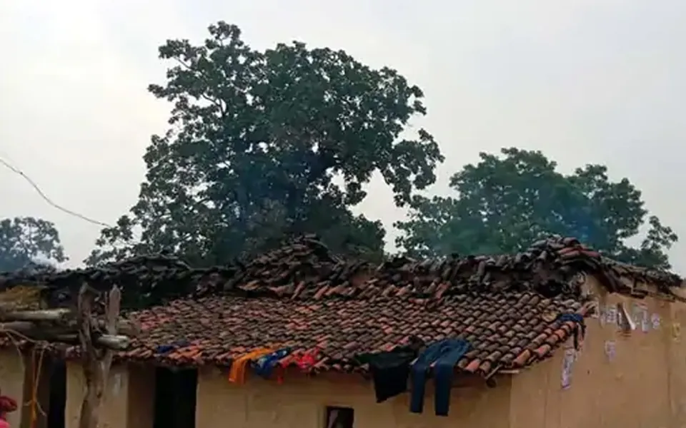 ബീഹാറിലെ ഗയ ജില്ലയിലുള്ള ധൂമറിയ ഗ്രാമത്തിൽ നിര്‍ധന കുടുംബത്തിലെ രണ്ടു സ്ത്രീകളുൾപ്പെടെ 4 പേരെ ക്രൂരമായി കൊലപ്പെടുത്തിയ ക്‌സലൈറ്റുകളുടെ ഈ മുറിവിപ്ലവം ആർക്കുവേണ്ടി ?
